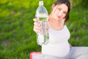 пить воду во время беременности, картинка