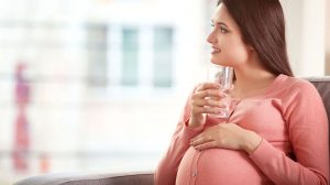 Сколько пить воды во время беременности, картинка