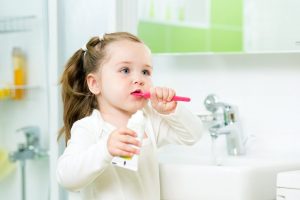 как научить ребенка чистить зубы, картинка